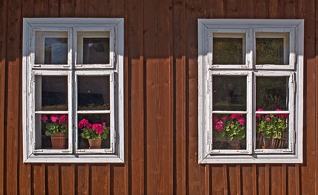 木の家の窓